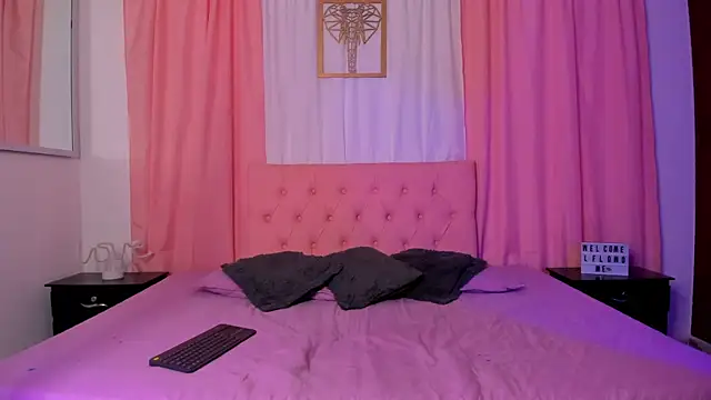 Snapshot of Nova_Luv_ chatting on 10-11-25, 01:31 Nova Luv online show from 10-11-25, 01:31