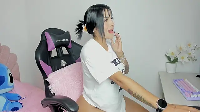 evelynrojas online show from 11-25-25, 12:32