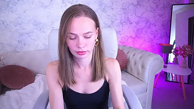 Snapshot of ShyySiren chatting on 10-16-25, 01:56 ShyySiren online show from 10-16-25, 01:56