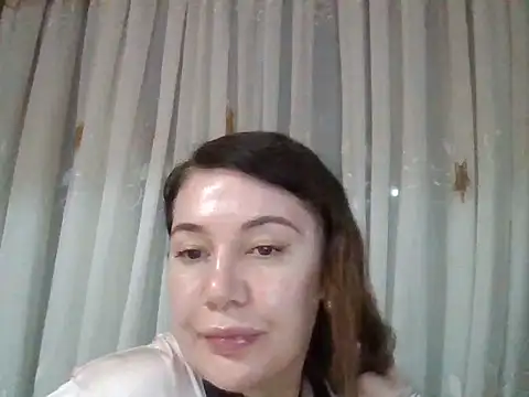 Snapshot of Lomivah chatting on 11-12-25, 04:51 Lomivah online show from 11-12-25, 04:51