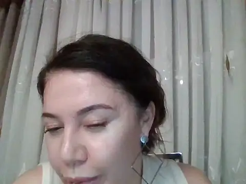 Snapshot of Lomivah chatting on 11-15-25, 08:38 Lomivah online show from 11-15-25, 08:38