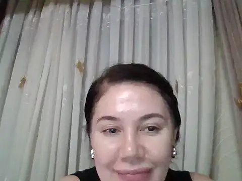 Snapshot of Lomivah chatting on 11-16-25, 06:57 Lomivah online show from 11-16-25, 06:57