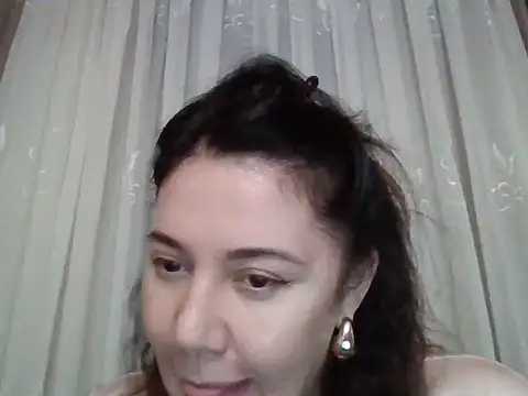 Snapshot of Lomivah chatting on 12-19-25, 07:43 Lomivah online show from 12-19-25, 07:43