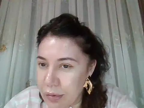 Snapshot of Lomivah chatting on 01-08-26, 05:26 Lomivah online show from 01-08-26, 05:26