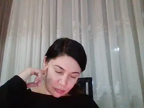 Snapshot of Lomivah chatting on 03-18-26, 05:16 Lomivah online show from 03-18-26, 05:16