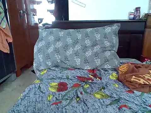 Snapshot of vikranthLong chatting on 09-17-25, 05:09 vikranthLong online show from 09-17-25, 05:09