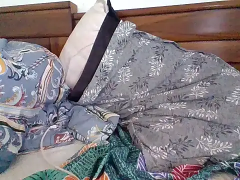 Snapshot of vikranthLong chatting on 10-06-25, 06:44 vikranthLong online show from 10-06-25, 06:44