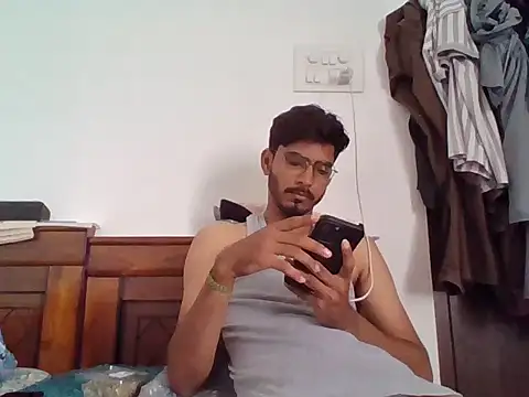 Snapshot of vikranthLong chatting on 10-17-25, 05:32 vikranthLong online show from 10-17-25, 05:32