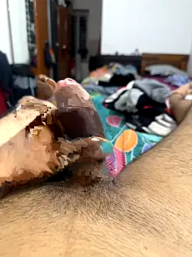 Snapshot of vikranthLong chatting on 10-26-25, 07:31 vikranthLong online show from 10-26-25, 07:31