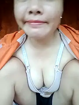 Snapshot of emilyzz chatting on 11-02-25, 02:03 emilyzz online show from 11-02-25, 02:03