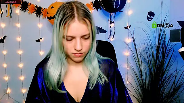 kaela spell  online show from 10-28-25, 07:49