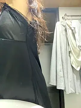 Snapshot of Bella_sexy98 chatting on 10-23-25, 03:17 Bella sexy98 online show from 10-23-25, 03:17