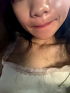 Snapshot of Bella_sexy98 chatting on 11-15-25, 01:03 Bella sexy98 online show from 11-15-25, 01:03