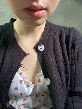 Snapshot of Bella_sexy98 chatting on 11-19-25, 04:12 Bella sexy98 online show from 11-19-25, 04:12