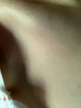 Snapshot of Bella_sexy98 chatting on 11-25-25, 04:01 Bella sexy98 online show from 11-25-25, 04:01