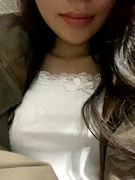 Snapshot of Bella_sexy98 chatting on 12-14-25, 02:50 Bella sexy98 online show from 12-14-25, 02:50