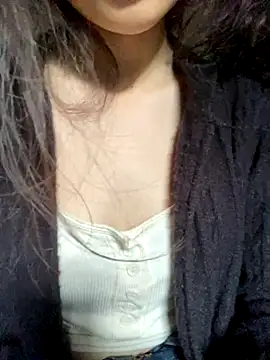 Snapshot of Bella_sexy98 chatting on 12-15-25, 03:00 Bella sexy98 online show from 12-15-25, 03:00