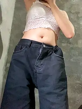 Snapshot of Bella_sexy98 chatting on 12-18-25, 03:12 Bella sexy98 online show from 12-18-25, 03:12