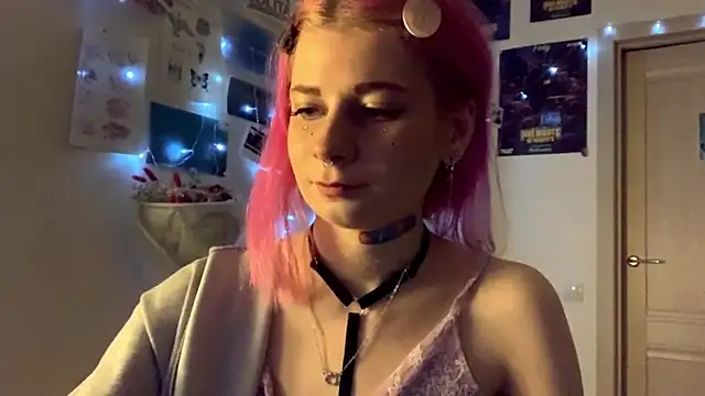 Snapshot of PinkVampire chatting on 09-17-25, 04:19 PinkVampire online show from 09-17-25, 04:19