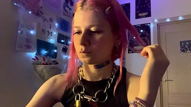 Snapshot of PinkVampire chatting on 09-18-25, 05:04 PinkVampire online show from 09-18-25, 05:04