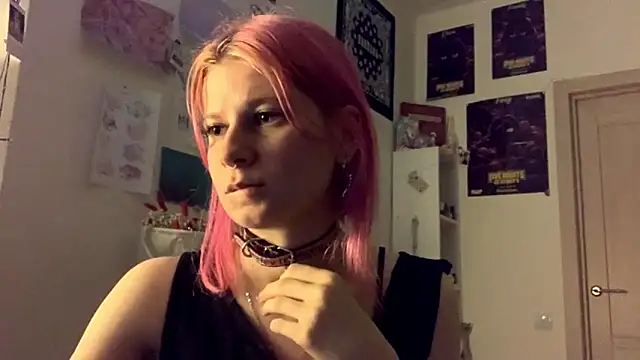 Snapshot of PinkVampire chatting on 09-21-25, 06:09 PinkVampire online show from 09-21-25, 06:09