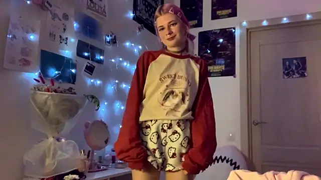 Snapshot of PinkVampire chatting on 09-29-25, 08:46 PinkVampire online show from 09-29-25, 08:46