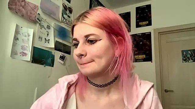 Snapshot of PinkVampire chatting on 10-04-25, 01:20 PinkVampire online show from 10-04-25, 01:20