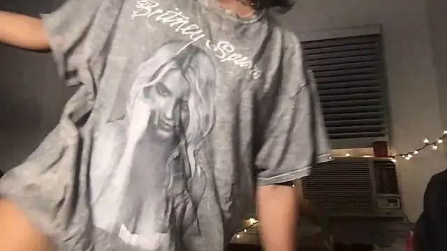 Snapshot of yoursweetestlilly chatting on 03-26-26, 03:34 yoursweetestlilly online show from 03-26-26, 03:34