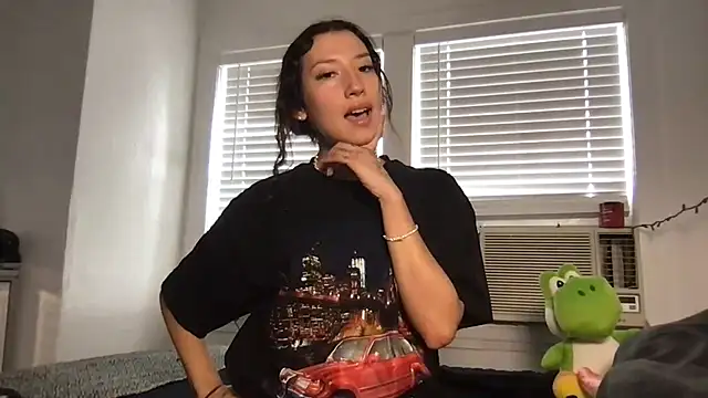 Snapshot of yoursweetestlilly chatting on 04-01-26, 04:15 yoursweetestlilly online show from 04-01-26, 04:15