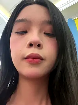 qiqi x online show from 10-12-25, 03:33