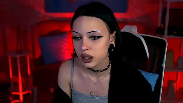 Snapshot of MiaCain chatting on 09-19-25, 01:01 MiaCain online show from 09-19-25, 01:01