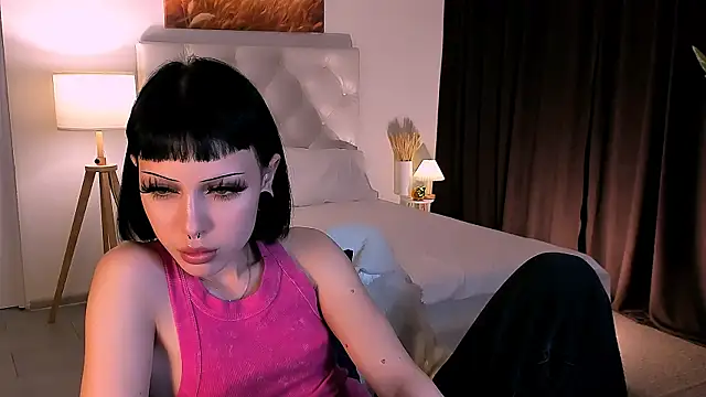 Snapshot of MiaCain chatting on 10-18-25, 04:41 MiaCain online show from 10-18-25, 04:41