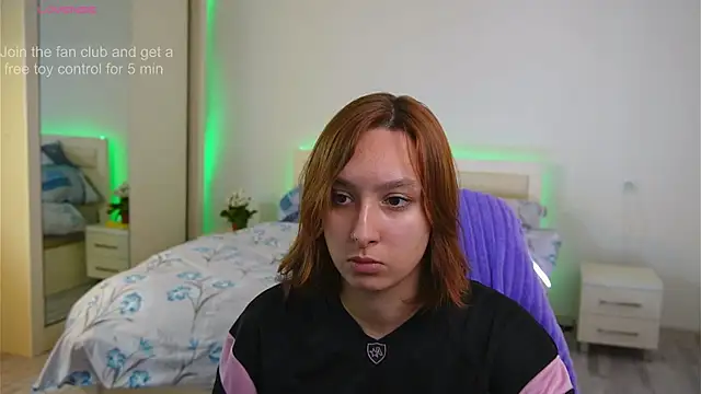 Snapshot of LilyannRosse chatting on 10-12-25, 07:07 LilyannRosse online show from 10-12-25, 07:07