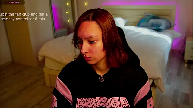 Snapshot of LilyannRosse chatting on 10-26-25, 07:03 LilyannRosse online show from 10-26-25, 07:03