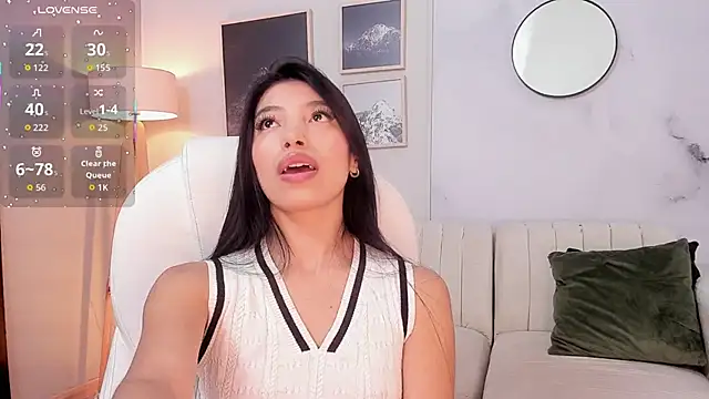 Snapshot of Tiffany_Low chatting on 01-15-26, 03:27 Tiffany Low online show from 01-15-26, 03:27