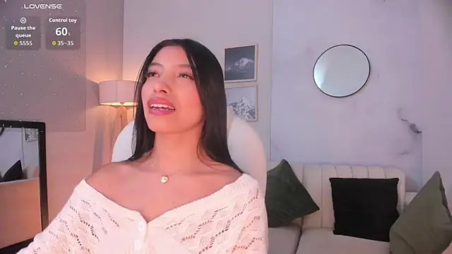 Snapshot of Tiffany_Low chatting on 01-18-26, 02:21 Tiffany Low online show from 01-18-26, 02:21