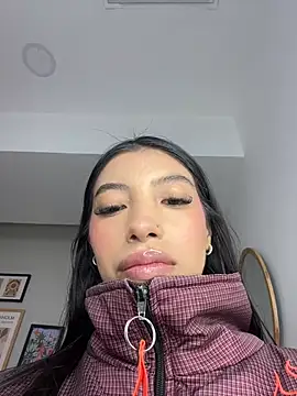Tiffany Low online show from 05-21-26, 12:12