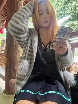 Snapshot of yuki_june chatting on 12-05-25, 07:06 yuki june online show from 12-05-25, 07:06