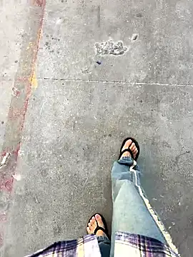 Snapshot of Zengyuquan chatting on 12-17-25, 01:11 Zengyuquan online show from 12-17-25, 01:11