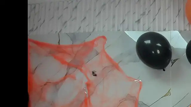 Isabella Blondetf online show from 10-28-25, 08:00