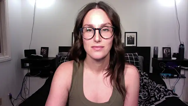 Snapshot of annmarieferrara chatting on 12-18-25, 03:45 annmarieferrara online show from 12-18-25, 03:45