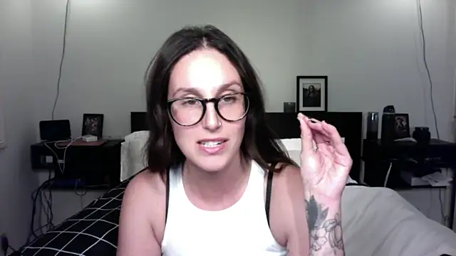 Snapshot of annmarieferrara chatting on 01-16-26, 03:43 annmarieferrara online show from 01-16-26, 03:43