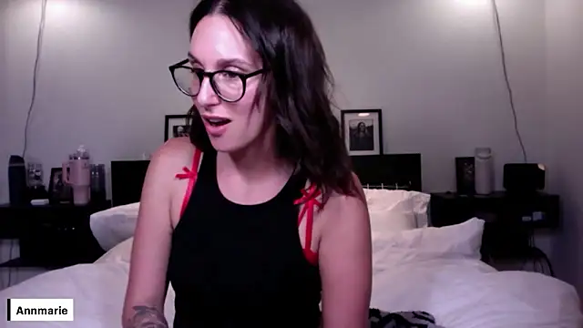 Snapshot of annmarieferrara chatting on 02-27-26, 04:01 annmarieferrara online show from 02-27-26, 04:01