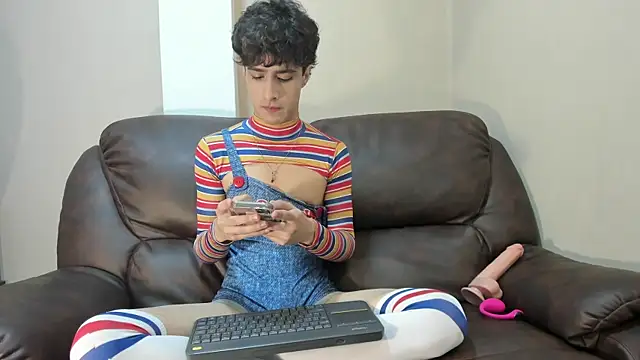 Xam Collen online show from 10-31-25, 02:18