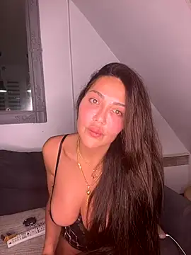 Lara khalifaa online show from 11-13-25, 12:31