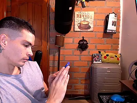Travis R online show from 10-12-25, 01:10