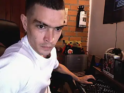 Travis R online show from 10-27-25, 01:37