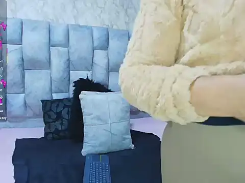 sofiagutierrez   online show from 10-02-25, 02:07