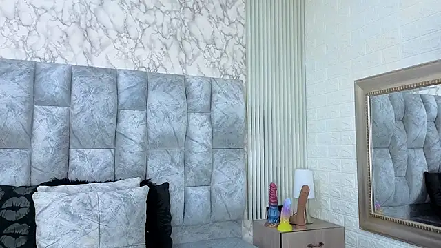 sofiagutierrez   online show from 10-06-25, 03:15