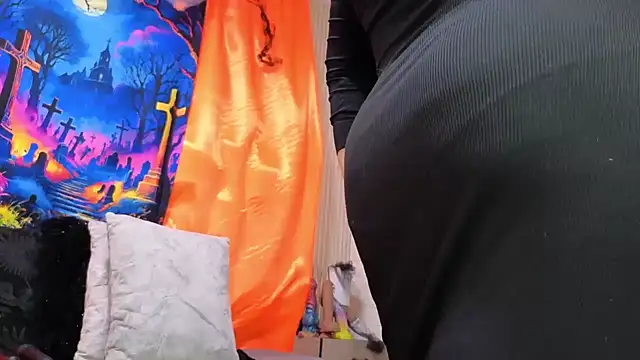 sofiagutierrez   online show from 10-11-25, 03:06